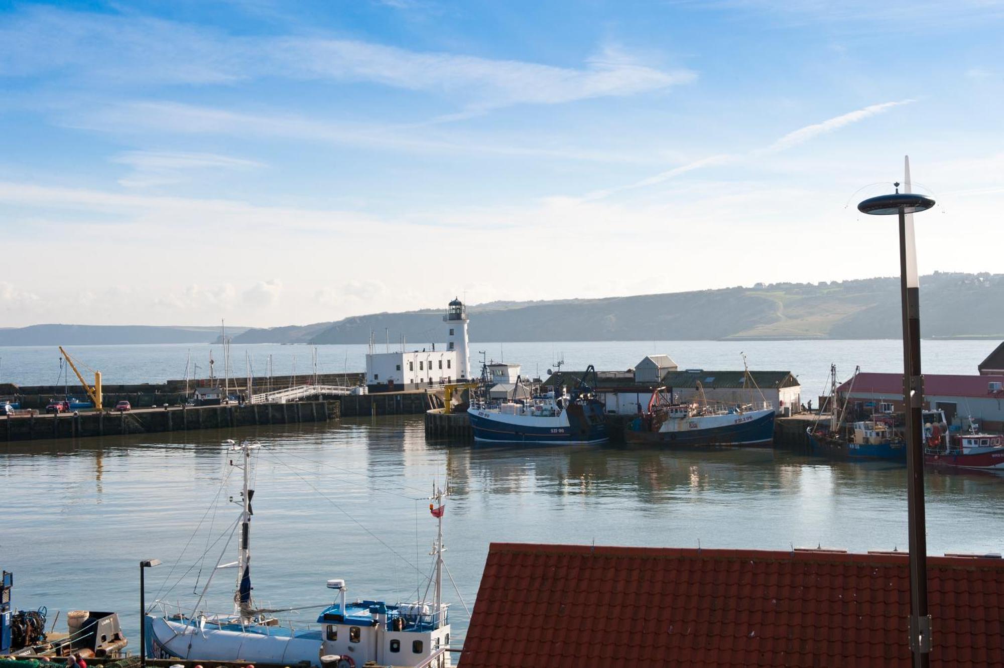 Harbourside With Private Parking Apartment