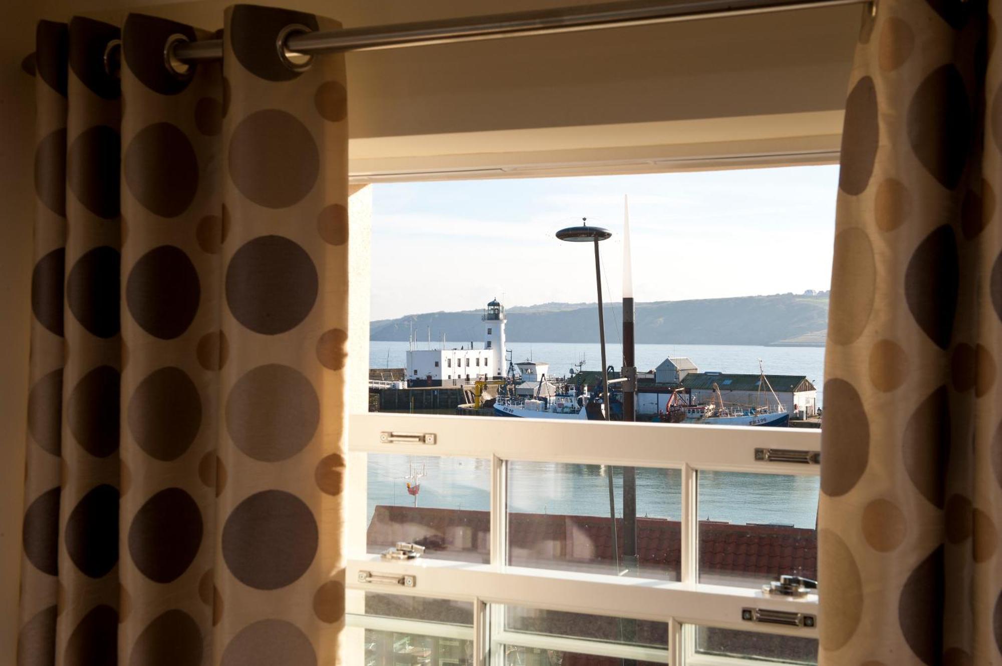 Harbourside With Private Parking Apartment Scarborough